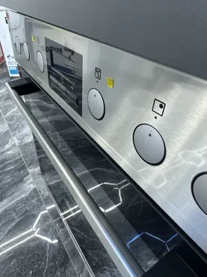 Ugradbeni Elektricni Sporet Zanussi UMCB30EH